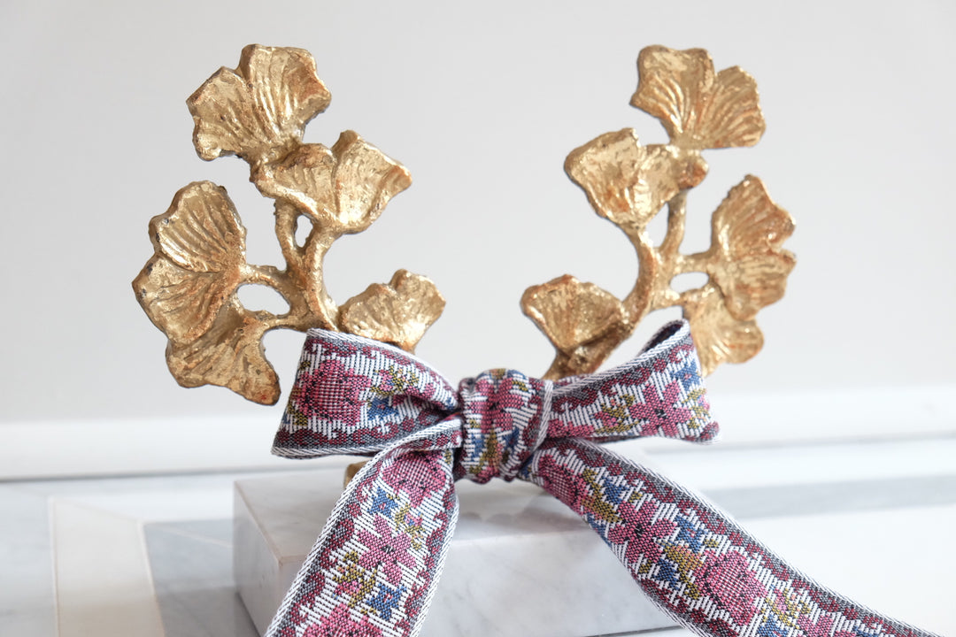 Ginkgo Statue with French Bespoke Ribbon - Woven