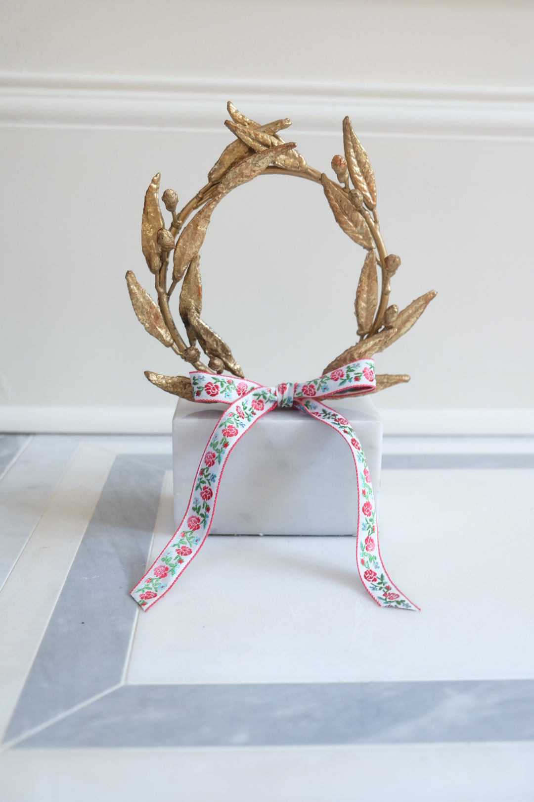 French Apollo Wreath with Bespoke Ribbon - Thin Rose Red Rose