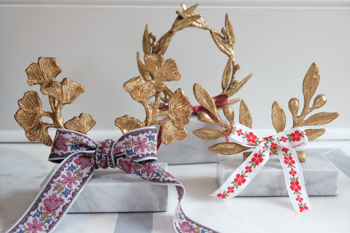 Ginkgo Statue with French Bespoke Ribbon - Woven