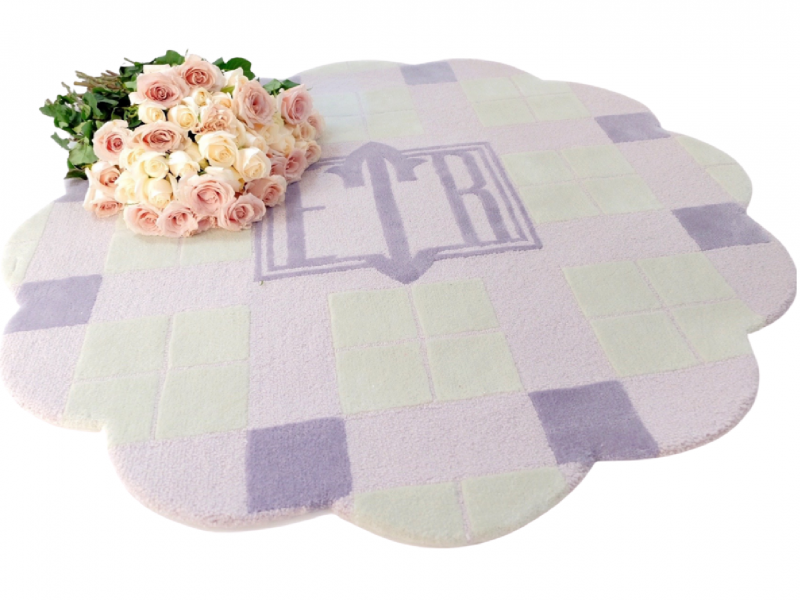 Draper With Scalloped Edges Lilac And Water Lily